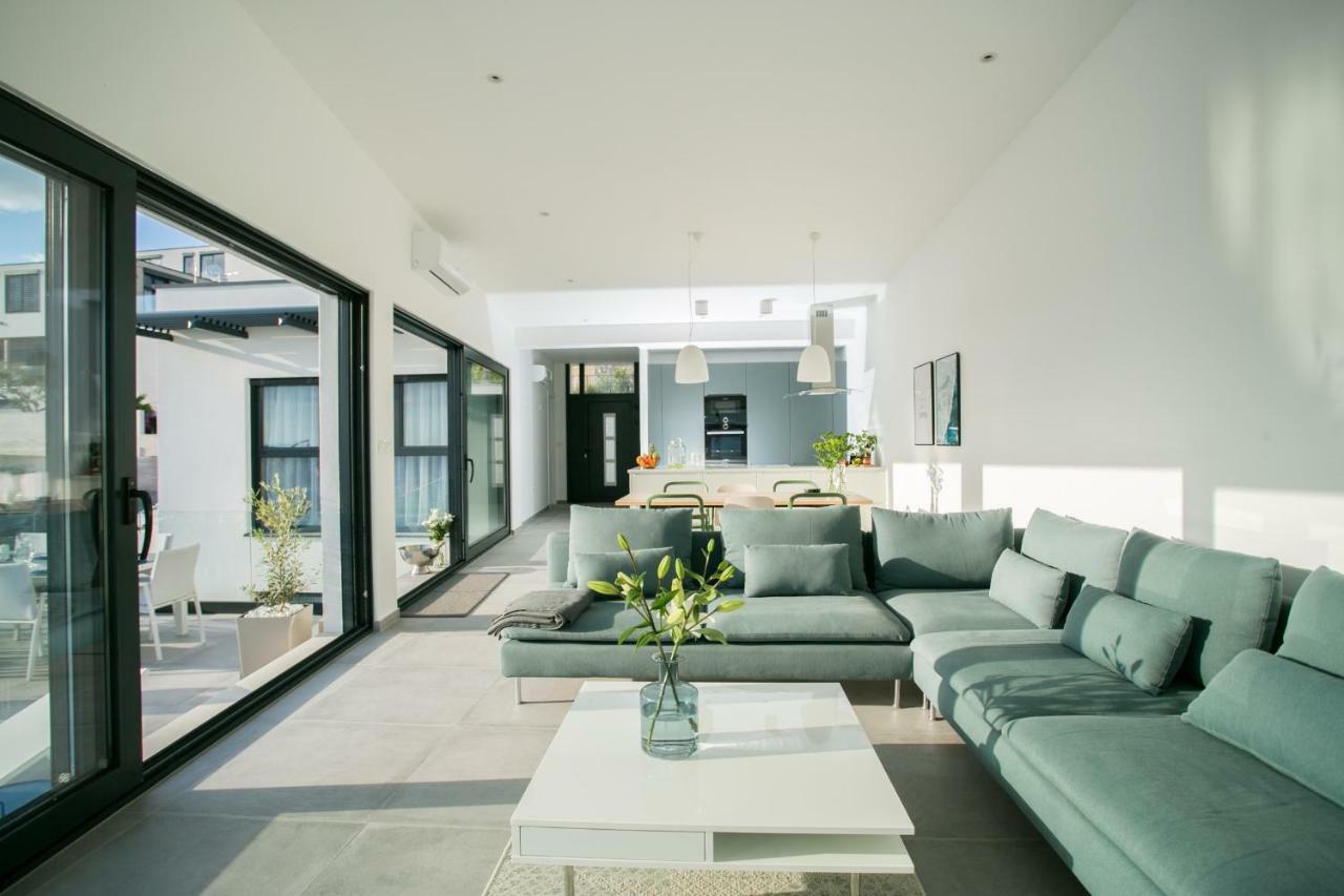 Holiday Home Olive Exclusive - 8 People, Heated Pool, Okrug Gornji, Sea View Trogir Bagian luar foto