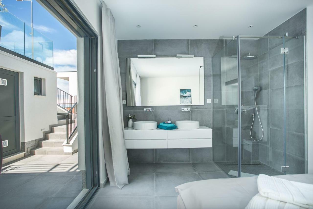 Holiday Home Olive Exclusive - 8 People, Heated Pool, Okrug Gornji, Sea View Trogir Bagian luar foto