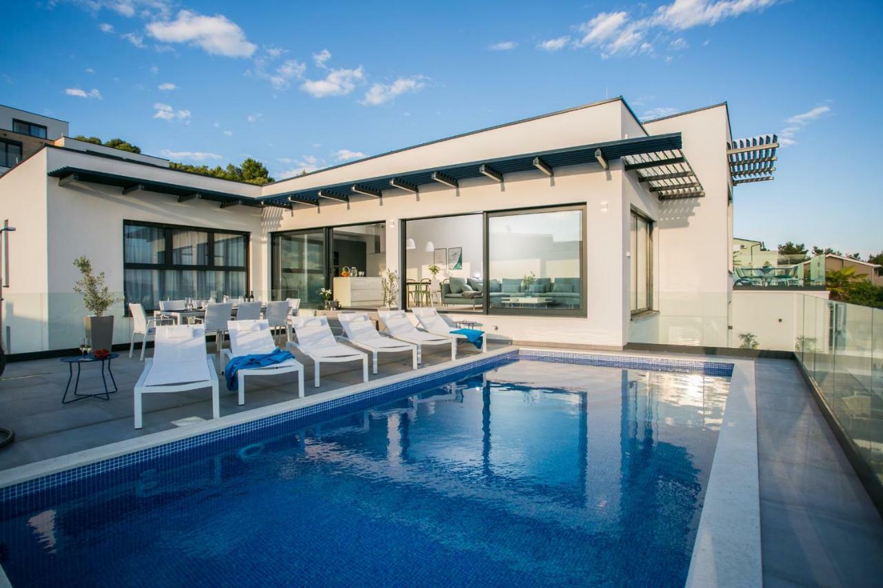 Holiday Home Olive Exclusive - 8 People, Heated Pool, Okrug Gornji, Sea View Trogir Bagian luar foto