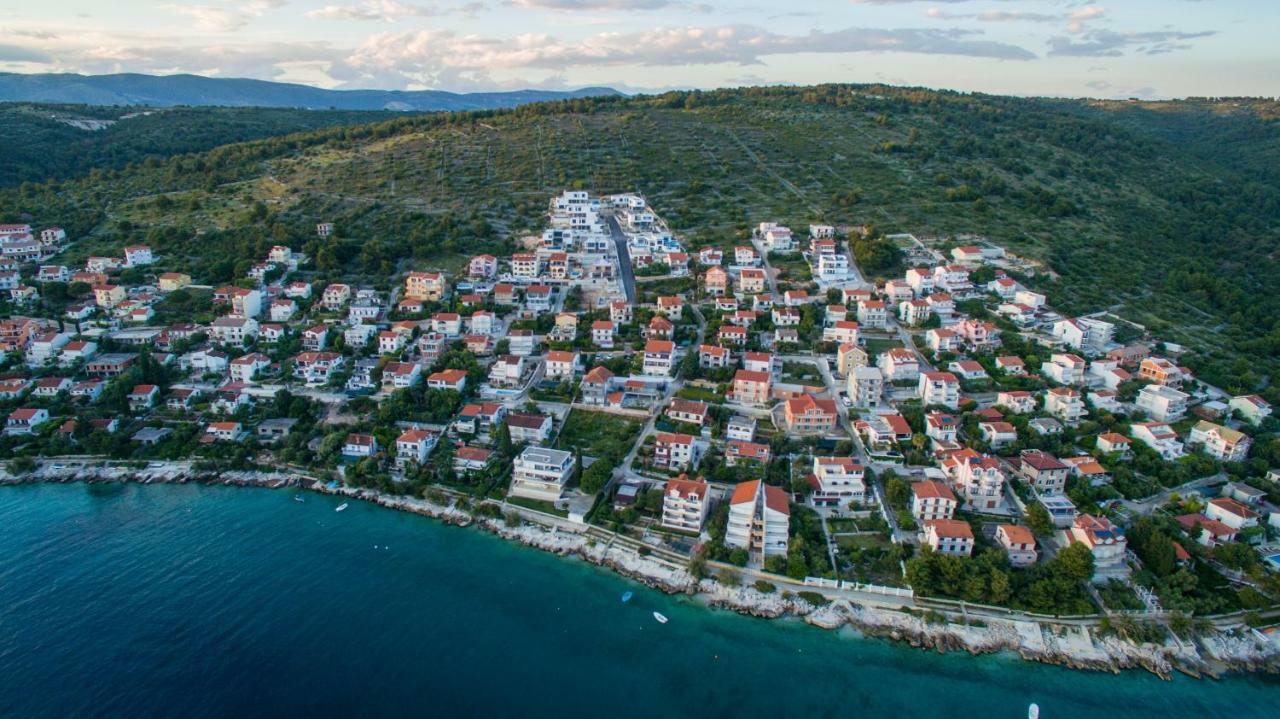 Holiday Home Olive Exclusive - 8 People, Heated Pool, Okrug Gornji, Sea View Trogir Bagian luar foto